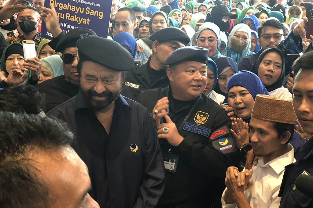 Pantauan Medcom.id, ratusan relawan sudah berkumpul sejak pagi tadi. Surya Paloh menemui mereka di lobi NasDem Tower sekitar pukul 09.55 WIB.