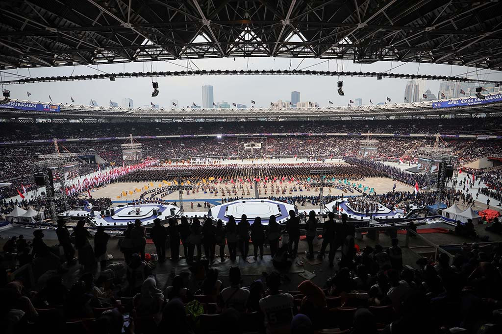 Kader Partai NasDem memenuhi seluruh kursi untuk mengikuti Apel Siaga Perubahan Partai NasDem di Stadion Utama Gelora Bung Karno (GBK) Senayan, Jakarta Pusat, Minggu, 16 Juli 2023. 