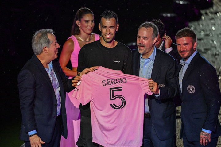 Inter Miami resmi menyelesaikan transfer mantan gelandang Barcelona, Sergio Busquets dengan kontrak berdurasi dua tahun hingga 2025, ungkap klub Major League Soccer (MLS), MInggu, 16 Juli 2023.