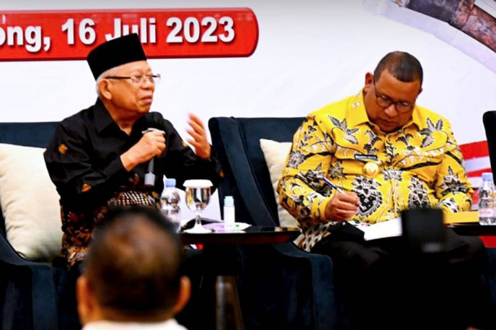 Wapres Ma’ruf Amin melakukan tatap muka dengan para tokoh agama, tokoh adat, dan tokoh masyarakat Papua Barat Daya, bertempat di Aston Sorong Hotel, Malaingkedi, Sorong Utara, Kota Sorong, Papua Barat Daya, Minggu, 16 Juli 2023.