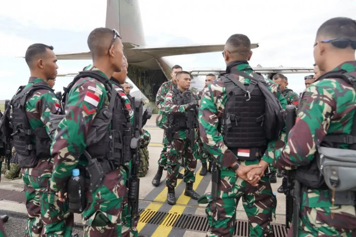 Atase Udara Kolonel Nav Muhammad Jausan menyambut di Darwin Australia dan Atase Darat Kolonel Chb Tomi Avianto menyambut di Townsville Australia atas kedatangan 118 Prajurit TNI gabungan tiga matra dalam rangka mengikuti Latihan Gabungan Bersama (Latgabma) Talisman Sabre 2023 dalam sebuah penyambutan kedatangan yang berlangsung di Base Ops Darwin dan Townville, Australia, Minggu, 16 Juli 2023.