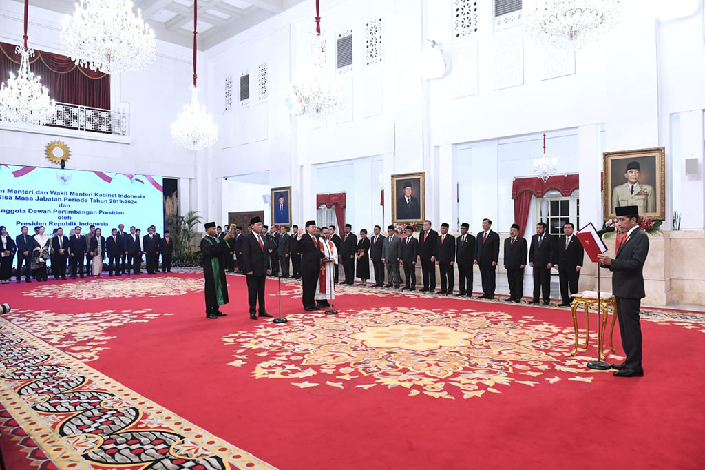 Presiden Joko Widodo resmi melantik Djan Faridz dan Gandi Sulistiyanto Soeherman sebagai anggota Dewan Pertimbangan Presiden (Wantimpres). Pelantikan tersebut dilakukan pada Senin, 17 Juli 2023 di Istana Negara, Jakarta.