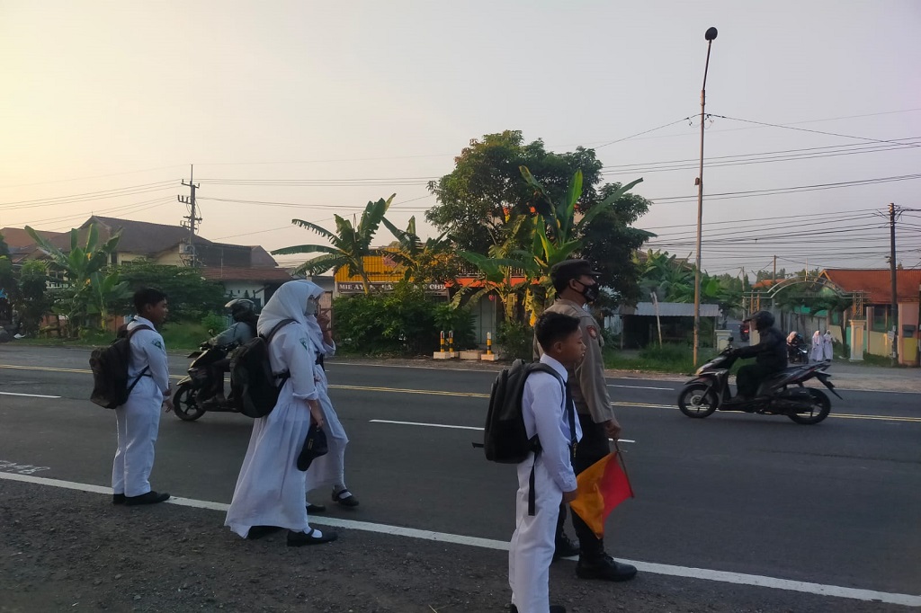 Kabag Ops Polresta Sidoarjo Kompol Christian Bagus Yulianto mengatakan, sejumlah personel diturunkan ke kawasan sekolah, tujuannya untuk berikan rasa aman dan nyaman masyarakat. Sehingga kembali aktifnya belajar mengajar di sekolah dapat berjalan lancar.