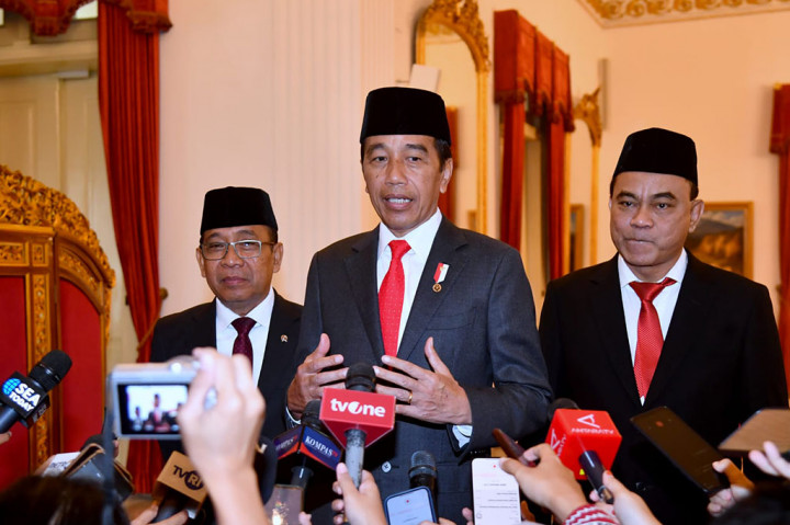 Lebih lanjut Presiden menegaskan pentingnya penyelesaian BTS karena hal tersebut menyangkut pelayanan kepada masyarakat, terutama di daerah-daerah terdepan dan tertinggal. Presiden Jokowi tidak ingin proyek tersebut terbengkalai.