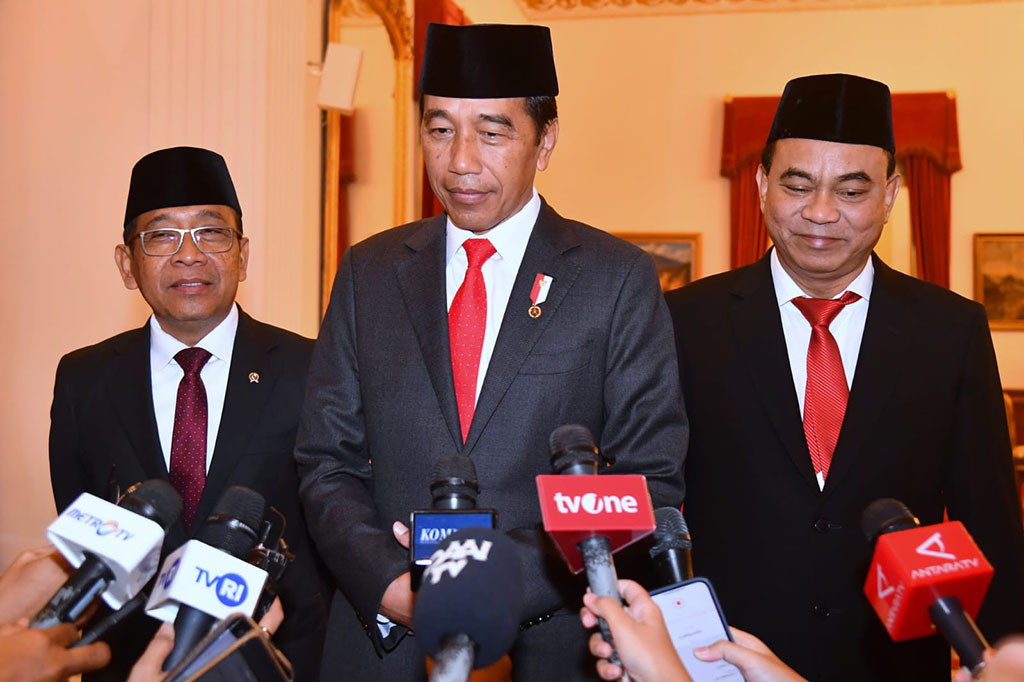 Presiden Joko Widodo meminta agar Menteri Komunikasi dan Informatika (Menkominfo), Budi Arie Setiadi, bisa langsung bekerja dengan cepat utamanya untuk menyelesaikan proyek base transceiver station (BTS). Hal tersebut disampaikan oleh Presiden Jokowi dalam keterangannya selepas melantik Budi Arie Setiadi sebagai Menkominfo di Istana Negara, Jakarta, pada Senin, 17 Juli 2023.