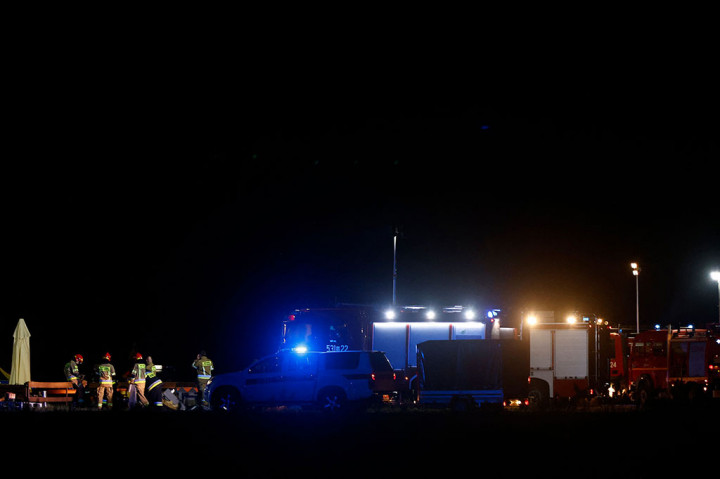 Pesawat itu mengalami kecelakaan di Desa Chrcynno, 47 kilometer (29 mil) dari Warsawa, di sebuah bandara kecil yang terkenal dengan pelatihan lompat parasut. Pesawat Cessna telah diadaptasi untuk membawa penerjun payung.