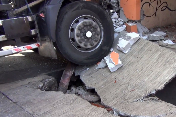 Kasus kecelakaan lalu lintas tersebut kini masih dalam penanganan Satlantas Polres Batang. 