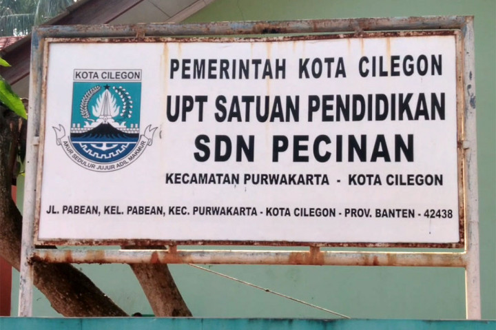 Apalagi melihat wilayah Kota Cilegon yang banyak berdiri pabrik-pabrik besar dengan nilai investasi triliunan rupiah, seharusnya kondisi ini tak terjadi. Sebab, persoalan pendidikan merupakan hak rakyat yang harus dibantu dan didukung oleh semua pihak.