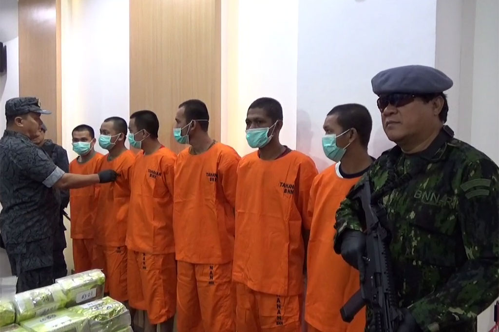 Badan Narkotika Nasional (BNN) menggagalkan penyelundupan narkotika jenis sabu seberat 110 kilogram dari 2 lokasi berbeda, di wilayah Aceh dan Kalimantan. Penyelundupan sabu tersebut berasal dari Myanmar, di kirim dari malaysia melalui jalur laut, 6 orang tersangka yang merupakan kurir juga di amankan dan terancam hukuman mati atau seumur hidup.