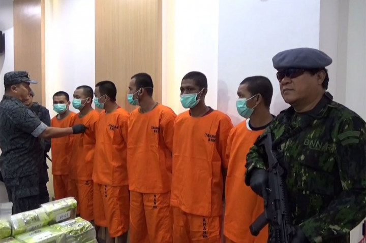 Badan Narkotika Nasional (BNN) menggagalkan penyelundupan narkotika jenis sabu seberat 110 kilogram dari 2 lokasi berbeda, di wilayah Aceh dan Kalimantan. Penyelundupan sabu tersebut berasal dari Myanmar, di kirim dari malaysia melalui jalur laut, 6 orang tersangka yang merupakan kurir juga di amankan dan terancam hukuman mati atau seumur hidup.