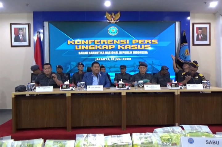 Dari dua pengungkapan kasus narkoba, total barang bukti sabu yang diamankan seberat 110 kilogram dan pelaku yang di tangkap sebanyak enam orang tersangka. Sabu tersebut berasal dari Myanmar yang merupakan produksi super laboratorium, yang memiliki kualitas tingkat tinggi di bandingkan produksi rumahan atau pabrik gelap, sehingga memiliki nilai jual yang tinggi di internasional.