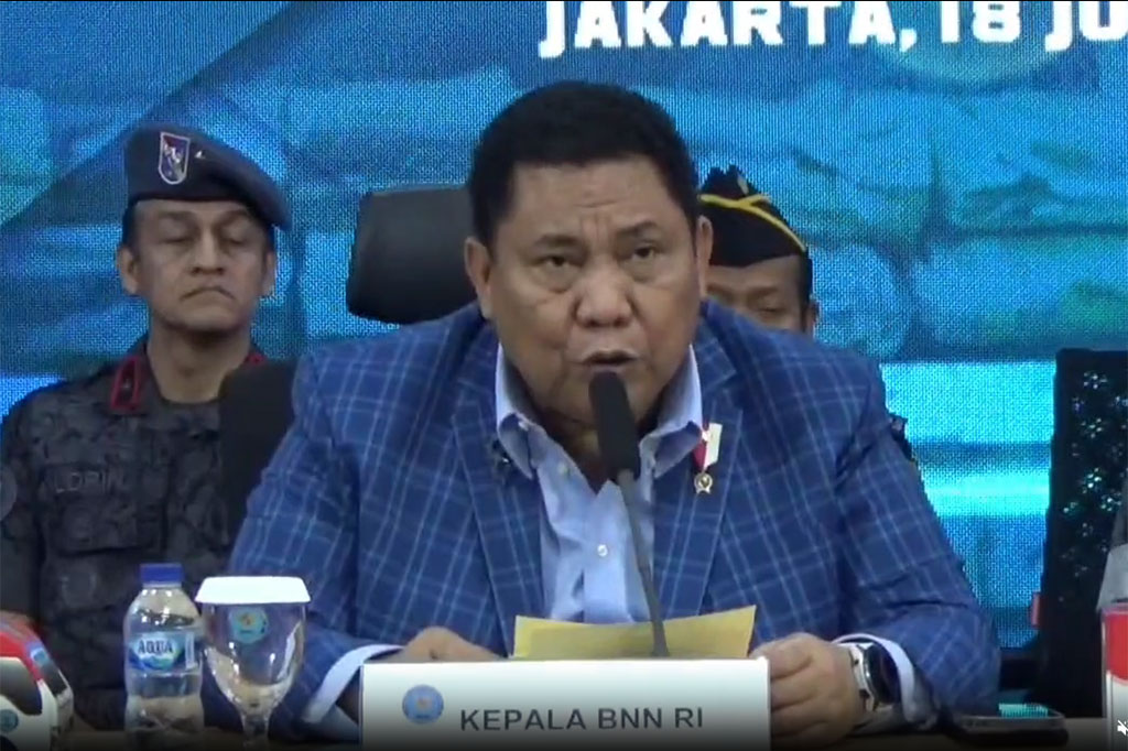 Ke 6 tersangka yang di tangkap akan di jerat dengan pasal 114 ayat 2 junto pasal 132 ayat 1 dan pasal 112 ayat 2 junto pasal 132 ayat 1 Undang - Undang nomor 35 tahun 2009, tentang narkotika dengan ancaman hukuman mati atau seumur hidup.
