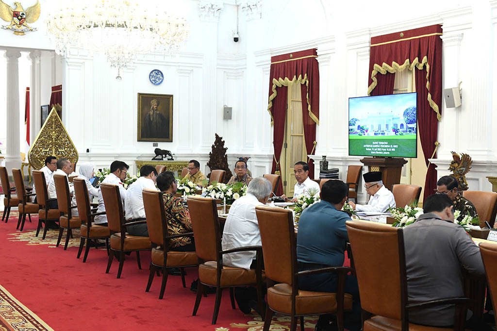Presiden Joko Widodo (Jokowi) memerintahkan Menteri Pertanian (Mentan) Syahrul Yasin Limpo dan jajaran menteri terkait untuk memastikan ketersediaan stok pangan, terutama beras, guna mengantisipasi El Nino yang diperkirakan terjadi pada Agustus-September 2023.
