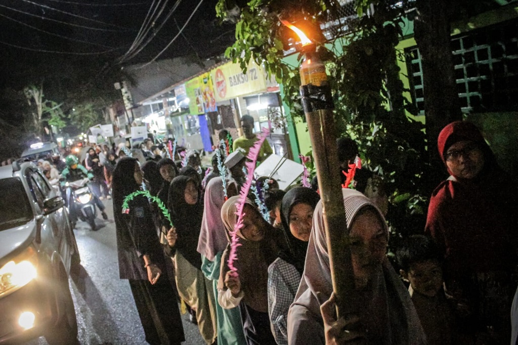 Adapun rute pawai obor yang mereka gelar bermulai dari Musala Al-Hasanah yang berada di Jalan Kebembem 1, kemudian berjalan melewati Jalan Sirsak 1, kemudian kembali lagi ke Musala Al-Hasanah.