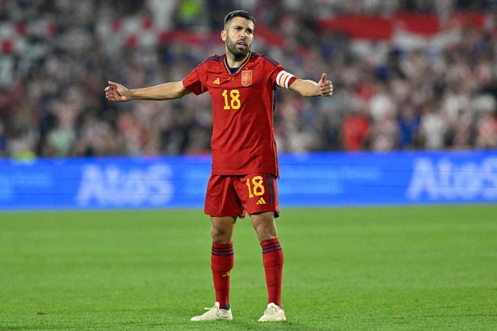 Mantan bek Barcelona, Jordi Alba akan bereuni dengan Lionel Messi dan Sergio Busquets setelah dipastikan bergabung dengan klub Major League Soccer (MLS) Inter Miami.