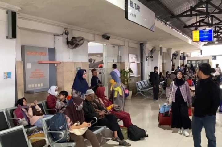 Manager Humas PT KAI Daop 7 Madiun Supriyanto mengatakan, sebelum melanjutkan perjalanan, KA Brantas yang terlibat kecelakaan dengan truk trailer tersebut dilakukan pergantian lokomotif. Tidak hanya bagian lokomotif, gerbong satu KA Brantas juga dilakukan perbaikan.