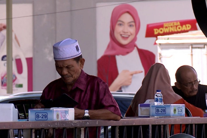 Penurunan angka kemiskinan ini, salah satunya disebabkan oleh terjadinya perlambatan garis kemiskinan pada Maret 2023 yang juga disebabkan oleh Terkendalinya inflasi di Aceh. Pada September 2022 lalu, tingkat inflasi di Aceh mencapai 7,38 persen, namun turun pada Maret 2023 menjadi 5,46 persen.