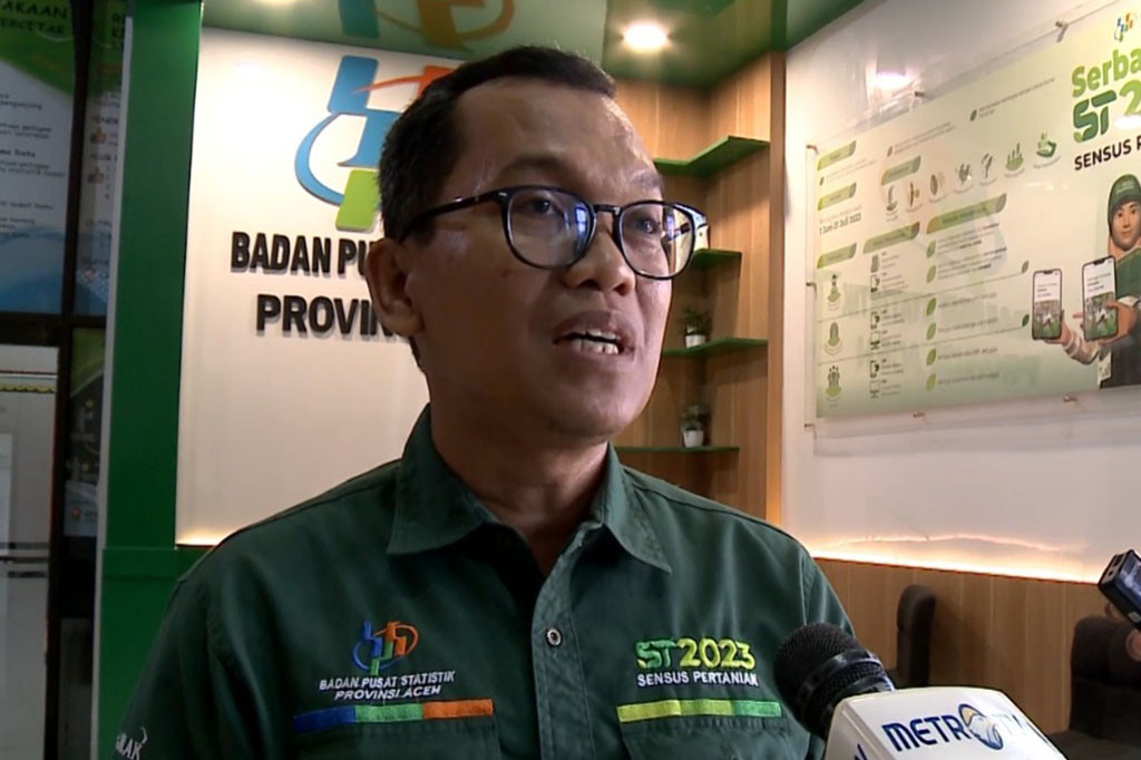 Dengan dikendalikannya inflasi, pendapatan riil masyarakat meningkat dan juga meningkatkan konsumsi masyarakat. Sehingga dengan meningkatnya konsumsi masyarakat, BPS Aceh mencatat penurunan angka kemiskinan di Aceh. 