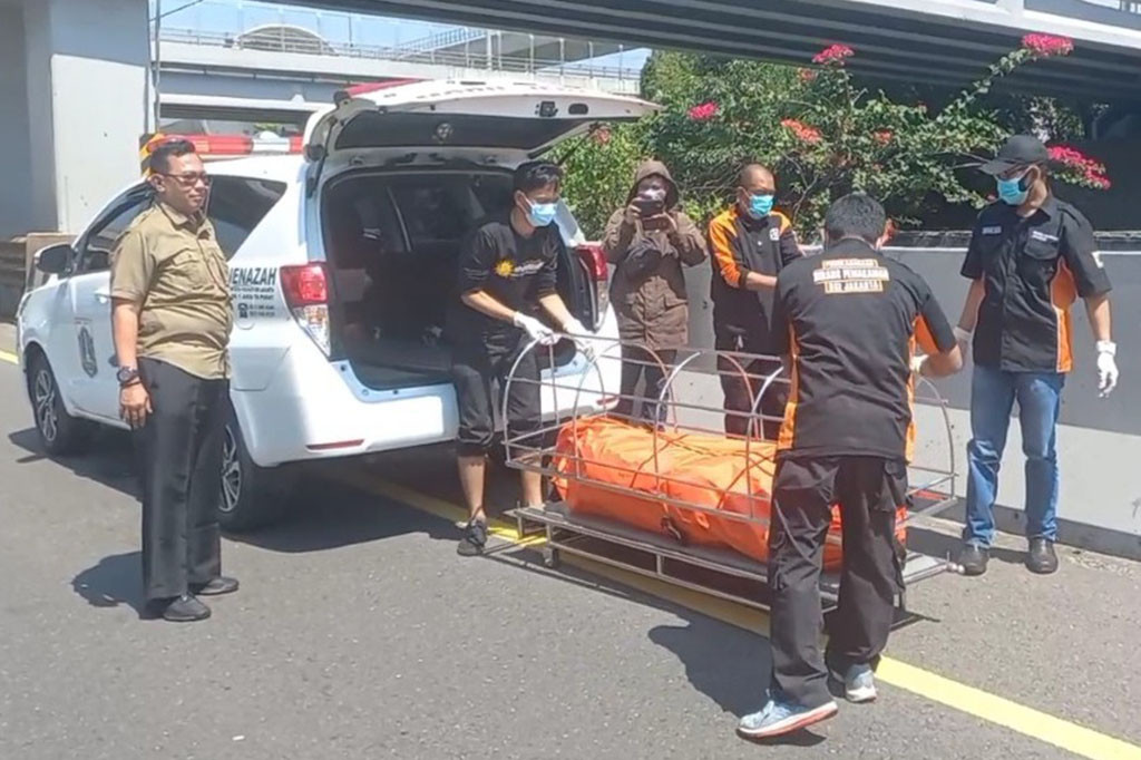 Sementara selama proses olah TKP dan evakuasi jenazah, arus lalulintas di tol Jagorawi dari arah Cawang menuju Cibubur mengalami kepadatan.