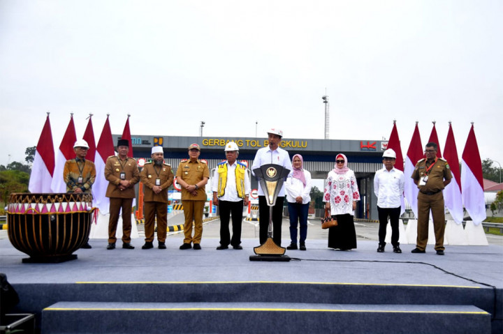 Ia menyebutkan keberadaan tol pertama di Provinsi Bengkulu tersebut dapat memunculkan pusat pertumbuhan ekonomi baru.