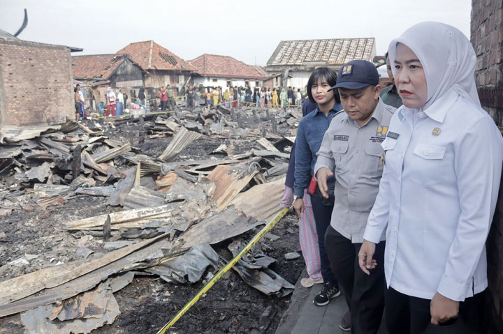 Wakil Walikota Palembang Fitrianti Agustinda mengatakan, kebakaran itu dinilai cukup besar karena menghanguskan puluhan rumah.