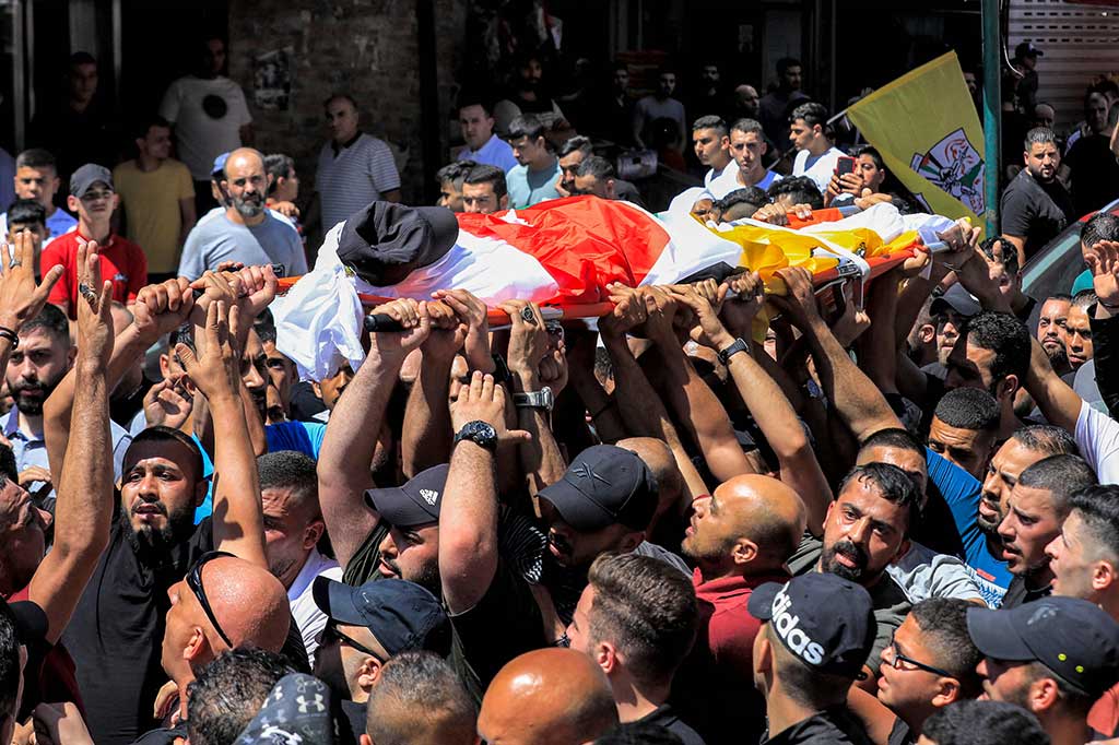 Tentara secara teratur mengawal peziarah ke situs tersebut, sementara warga Palestina mengklaim kunjungan tersebut adalah sebuah provokasi.