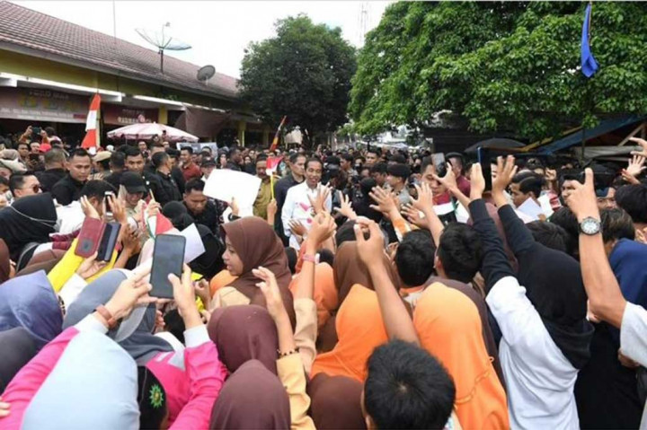 Presiden Joko Widodo didampingi Ibu Iriana Joko Widodo berkunjung ke Pasar Purwodadi, Kabupaten Bengkulu Utara, Provinsi Bengkulu, pada Jumat, 21 Juli 2023.  Kunjungan tersebut dilakukan Kepala Negara dalam rangka meninjau langsung rancangan revitalisasi pasar pascakebakaran pada April 2021 yang lalu.