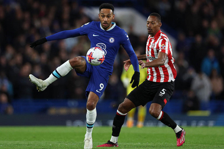 Aubameyang bergabung dengan Chelsea dari Barcelona pada September tahun lalu dengan nilai 10.3 juta poundsterling (sekitar Rp199 miliar). Namun, dia hanya mencetak tiga gol dalam 22 penampilan untuk Chelsea setelah bereuni dengan pelatih Thomas Tuchel.