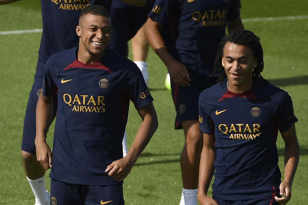 PSG tidak memberikan alasan atas absennya kapten Prancis itu.