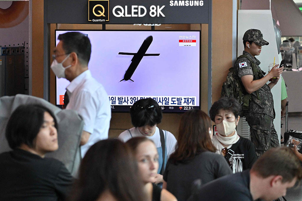 Diplomasi antara Pyongyang dan Seoul terhenti dan pemimpin Korea Utara Kim Jong Un menyerukan peningkatan pengembangan senjata, termasuk nuklir taktis.