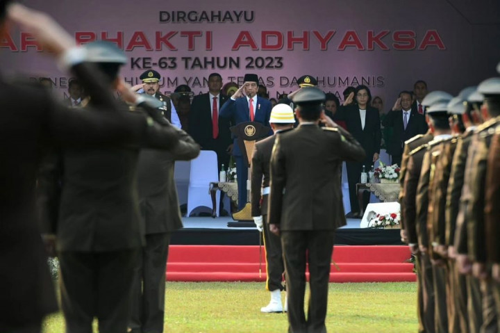 Menurut Jokowi, tingkat kepercayaan publik terhadap Kejaksaan pada Juli 2023 telah meningkat menjadi 81,2 persen dibanding Agustus 2022 yang sebesar 75,3 persen, sebagaimana hasil salah satu lembaga survei.