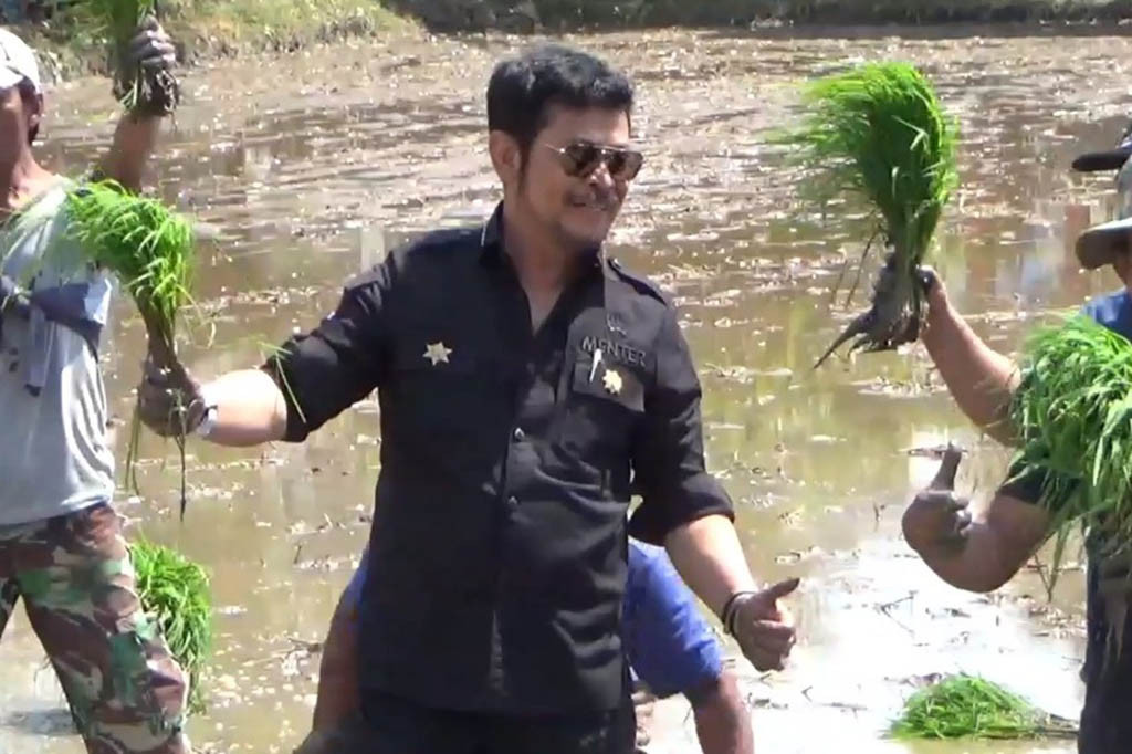 Karena, kondisi saat ini, kita sedang berhadapan dengan perubahan iklim. Dan berdasarkan prakiraan, akan terjadi el nino atau kemarau berkepanjangan, sehingga disebut akan berpengaruh terhadap ketahanan pangan. Bisa mengakibatkan krisis pangan. Dan berharap di Indonesia tidak terjadi demikian.