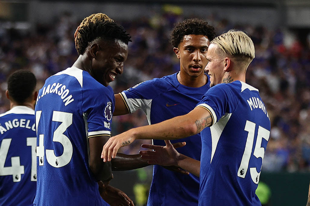 Brighton memimpin pada menit ke-13 ketika rutinitas tendangan sudut pendek diakhiri dengan Kaoru Mitoma menyundul bola melewati kotak penalti dan Danny Welbeck mencetak gol dengan tendangan first time.