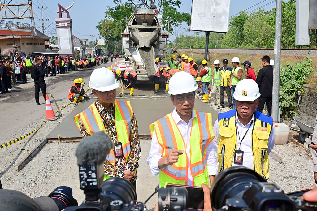 Menurut Presiden, dari sisi kemantapan, jalan-jalan provinsi di Jawa Tengah sudah baik yakni mencapai 88 persen. Adapun untuk Jalan Raya Surakarta-Gemolong-Purwodadi, Presiden menuturkan bahwa pemerintah menggunakan konstruksi yang lebih kuat karena jalan tersebut sering rusak sejak lama akibat kondisi tanahnya yang labil.