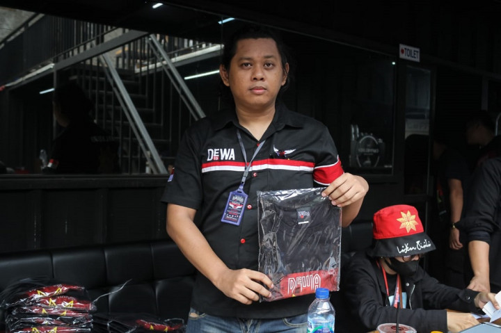 Pertemuan Baladewa Indonesia Raya tersebut diramaikan dengan sejumlah rangakain acara, seperti pembagian baju Baladewa, pengenalan anggota, kepengurusan, penampilan musik dengan membawakan lagu-lagu Dewa 19, hingga pembagian doorprize untuk anggota Baladewa Indonesia Raya.
