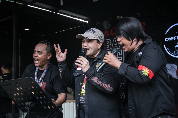Kegiatan tersebut juga dihadiri oleh salah satu putra dari Rhoma Irama, yakni Vicky Irama. Tidak hanya sekedar datang, namun ia juga ikut meramaikan acara dengan menyanyi bersama para Baladewa.