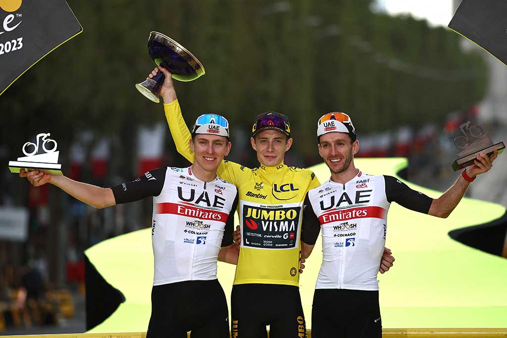 Rekan setim Pogacar di UAE, Adam Yates, menjadi pembalap tercepat posisi ketiga pada etape terakhir untuk melengkapi para pengisi podium.