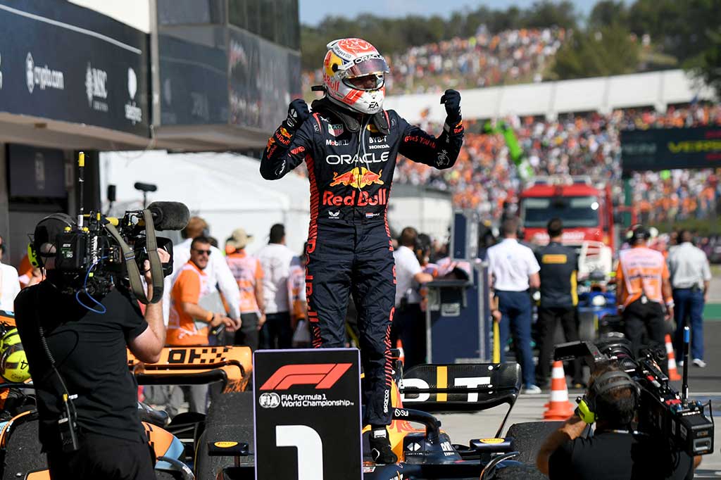 Max Verstappen mendominasi Grand Prix Hungaria, Minggu, 23 Juli 2023, untuk mengantarkan tim Red Bull memecahkan rekor kemenangan F1 12 kali berturut-turut.