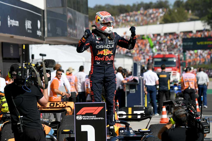 Max Verstappen mendominasi Grand Prix Hungaria, Minggu, 23 Juli 2023, untuk mengantarkan tim Red Bull memecahkan rekor kemenangan F1 12 kali berturut-turut.