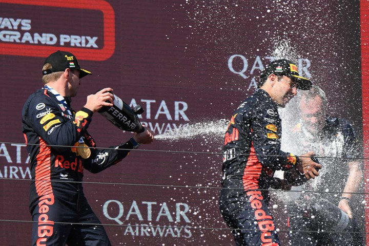 Verstappen yang unggul lebih dari setengah detik untuk meraih podium pertama, mengatakan kemenangan 12 kali berturut-turut bagi sebuah tim adalah hal yang luar biasa. 