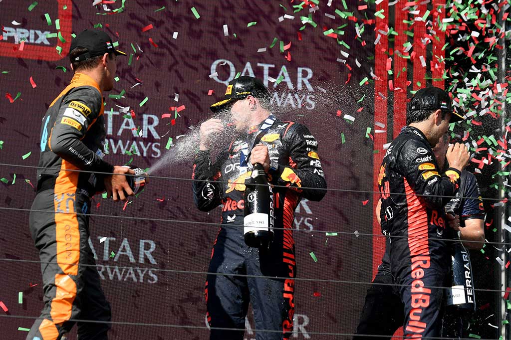 Kemenangan ketujuh berturut-turut Verstappen itu memperpanjang keunggulan juara dunia atas Perez menjadi 110 poin di klasemen F1.