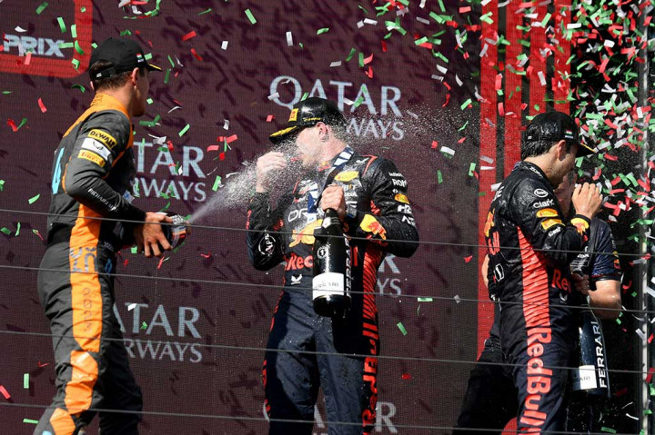 Kemenangan ketujuh berturut-turut Verstappen itu memperpanjang keunggulan juara dunia atas Perez menjadi 110 poin di klasemen F1.