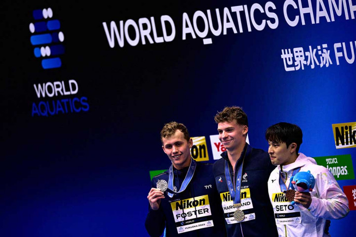 Marchand finis di depan Carson Foster dari Amerika, yang mencatat waktu 4 menit 06,56 detik, dan Daiya Seto dari Jepang, yang berada di urutan ketiga dengan waktu 4 menit 09,41 detik. 