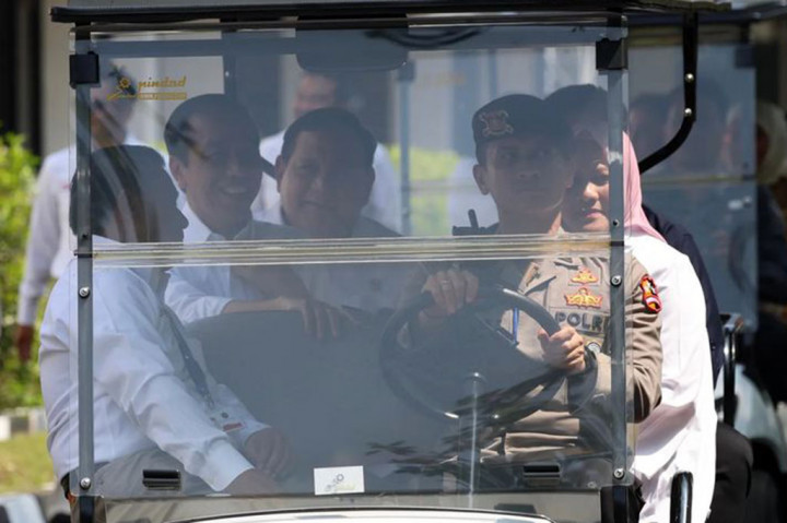 Dimensi Ranops Maung adalah panjang 4,8 meter; lebar dua meter; tinggi 1,8 meter; dengan wheel base 2,8 meter dan ground clearance 0,3 meter. Kendaraan itu dimotori mesin diesel 1.900 cc berdaya 136 tenaga kuda (HP).