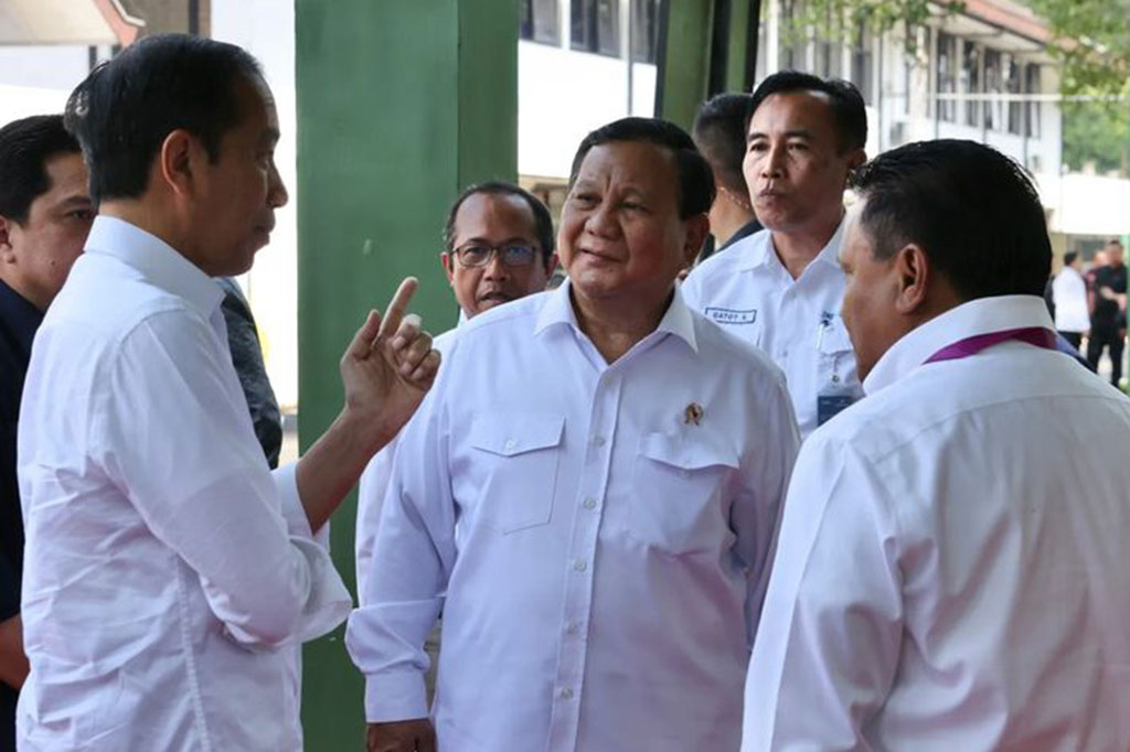 Maung dapat melaju pada kecepatan 120 kilometer per jam dengan aman dan memiliki jarak tempuh hingga 650 kilometer. Suspensi depan Maung menggunakan Independent Coil Spring With Gas Shock Absorber, sedangkan suspensi belakang menggunakan Rigid 5-link Coil Spring With Gas Shock Absorber.