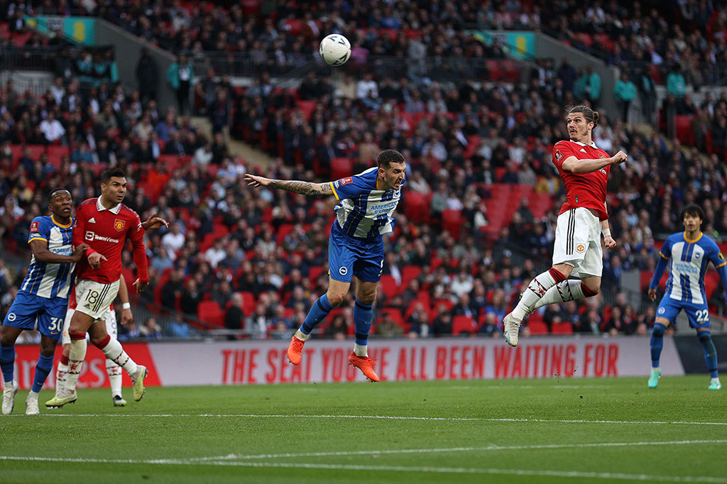 Musim lalu, klub Bavaria itu meminjamkannya ke klub Liga Utama Inggris Manchester United pada Februari, di mana ia bermain 18 pertandingan di semua kompetisi sebelum mengalami cedera pada Mei. 