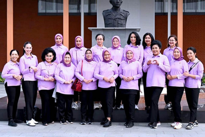 Pada kunjungan kali ini, Ny Iriana dan Ny Wury akan melaksanakan sejumlah agenda, di antaranya demo gerakan cuci tangan pakai sabun dan pengenalan permainan tradisional Indonesia bagi pelajar taman kanak-kanak di kawasan Pendopo Shaba Swagatra, Blambangan.