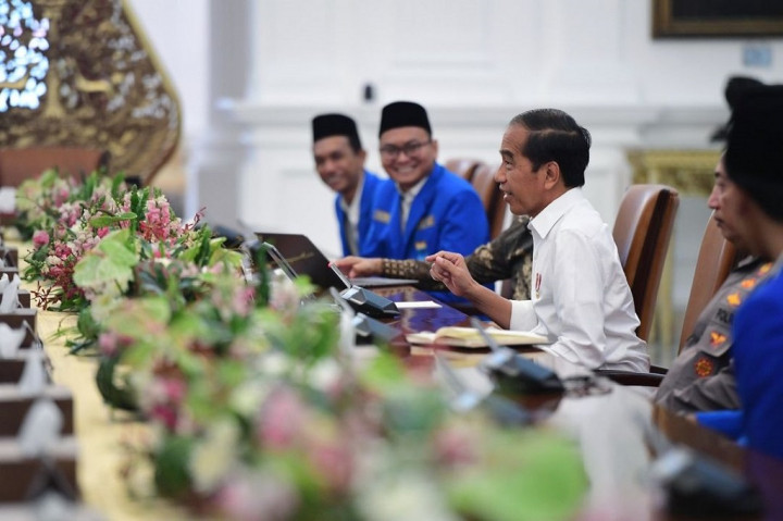 Presiden Joko Widodo menerima Pengurus Besar Pergerakan Mahasiswa Islam Indonesia (PB PMII) di Istana Merdeka, Jakarta, pada Selasa, 25 Juli 2023. Dalam pertemuan tersebut, PB PMII menyampaikan sejumlah hal, antara lain kajian akademis tentang Ibu Kota Nusantara (IKN).
