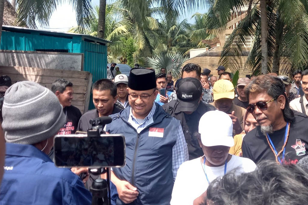 Bakal Calon Presiden dari Koalisi Perubahan untuk Persatuan, Anies Baswedan bertemu mantan Menteri Kelautan dan Perikanan, Susi Pujiastuti di Kabupaten Pangandaran, Jawa Barat, Senin, 24 Juli 2023. Kunjungan tersebut, dilakukan hanya bersilaturahmi dan bertemu relawan di Pangandaran.