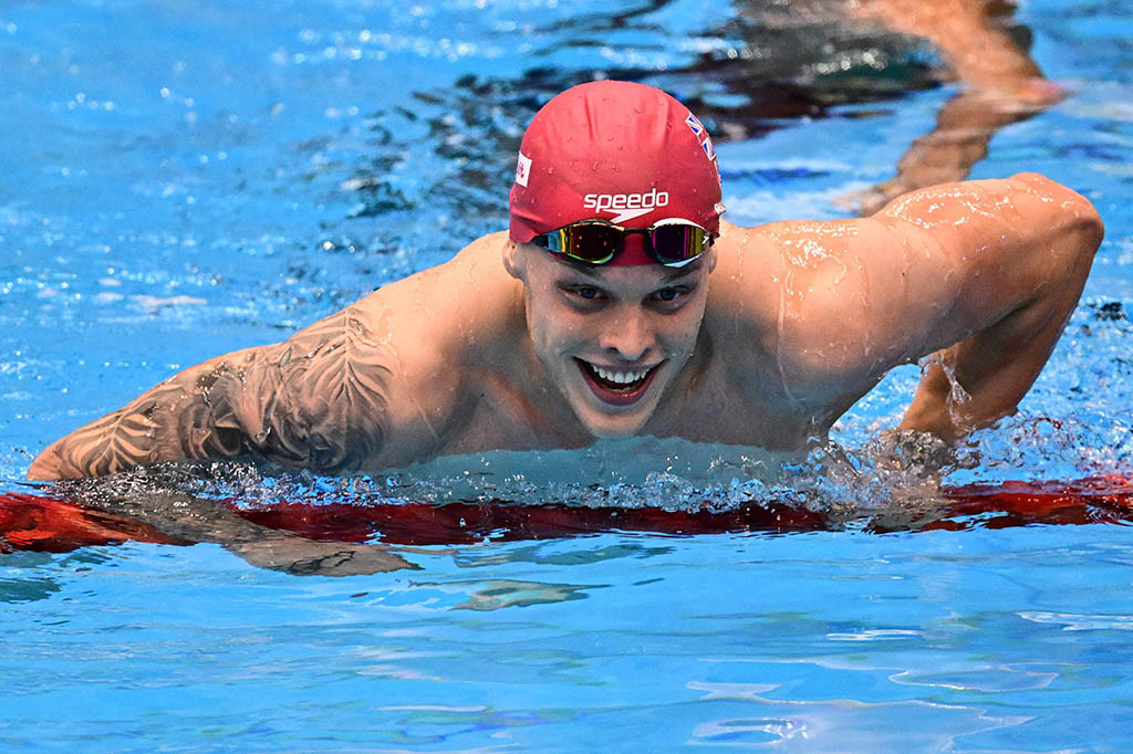 Richards finis pertama dalam waktu 1 menit, 44,30 detik, di depan rekan senegaranya Tom Dean pada 1:44,32 dan Hwang Sun-woo dari Korea Selatan pada 1:44,42.